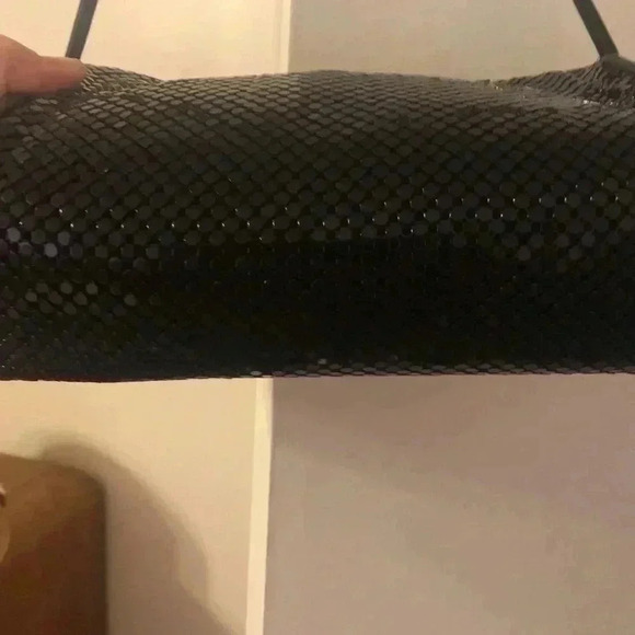 Whiting & Davis black mesh shoulder bag. - Picture 4 of 8